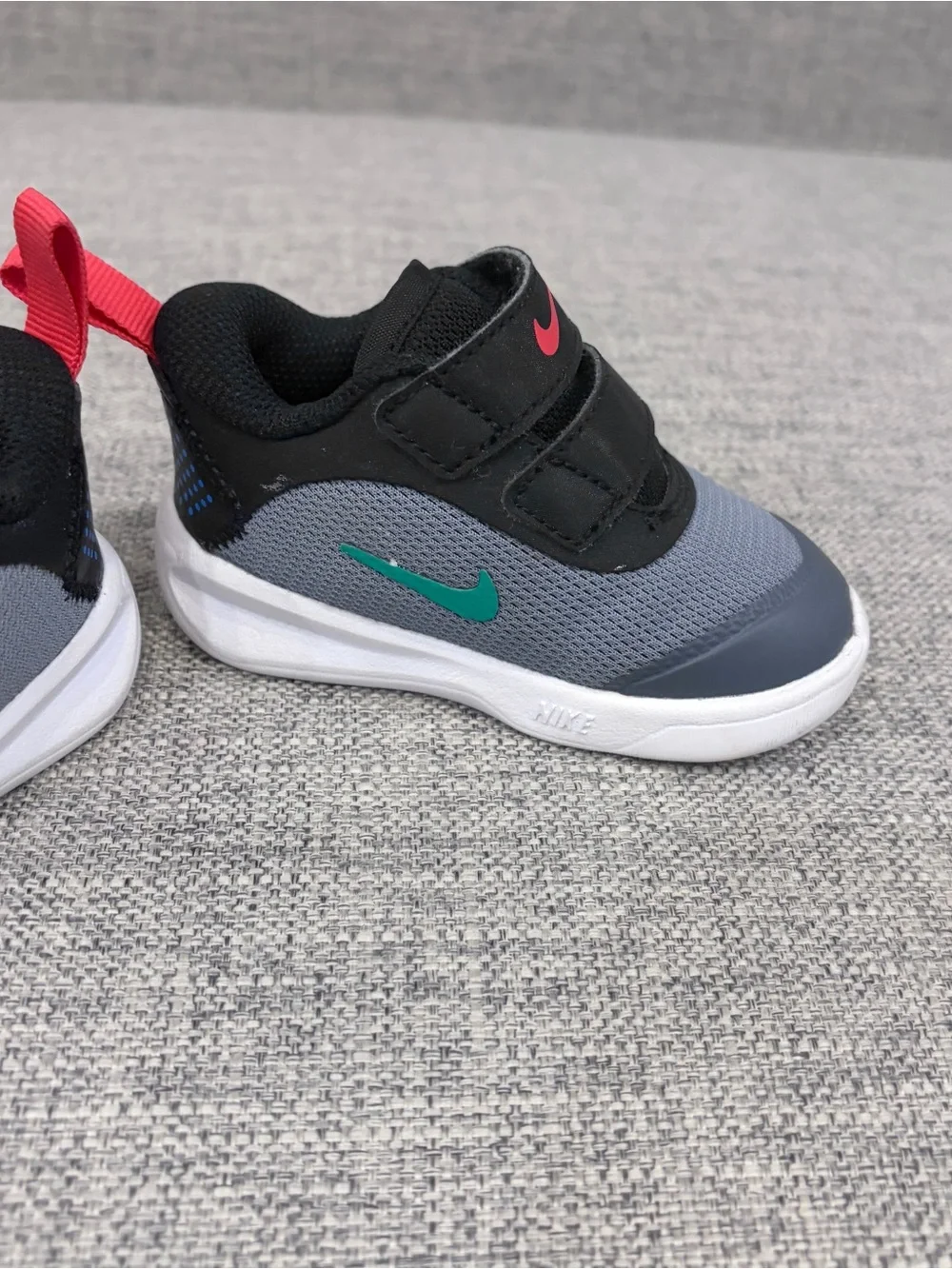 Nike Kids Grey & Black Sneakers with Red Accents size 4C